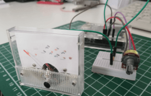 Schaltung - Drehpotentiometer und Drehspulinstrument am Arduino UNO