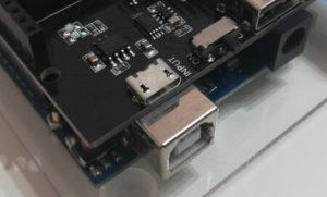 Arduino UNO - aufgestecktes Batterieshield
