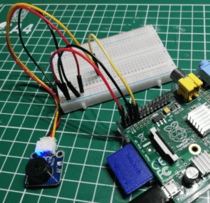 Aufbau der Schaltung: aktiver Piezo Buzzer am Raspberry PI Modell B+