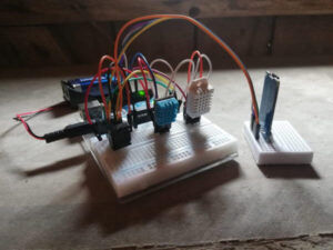 Arduino UNO mit AM2320, DHT11 und DHT22 Sensoren, die Daten werden auf einer SD Karte gespeichert