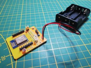NodeMCU Dev Kit mit ESP8266, WLAN und AA-Batteriehalter