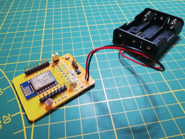 NodeMCU Dev Kit mit ESP8266, WLAN und AA-Batteriehalter