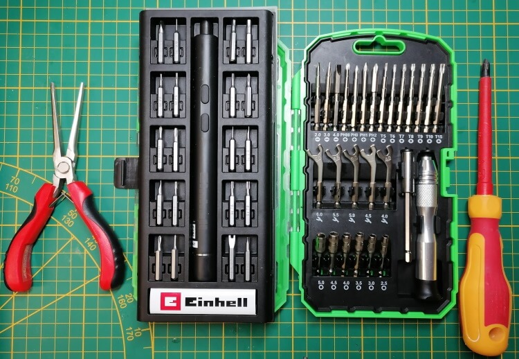 Werkzeuge für den Aufbau des Metallroboterarm-Kit