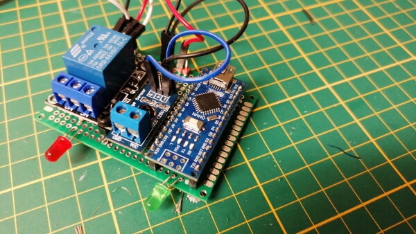 Schaltung - Arduino Nano mit Relaisshield & Spannungssensor