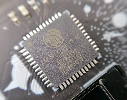 Mikrochip ESP32-PICO-V3-02