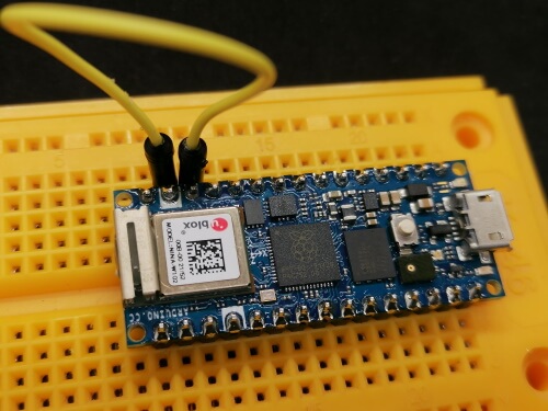 Arduino Nano RP2040 Connect mit Brücke von GND & REC