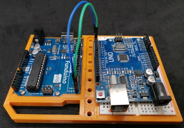Arduino UNO and Fundiono UNO connected via serial pins