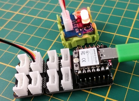 Mikrocontroller ESP32-C3 mit Grove LED