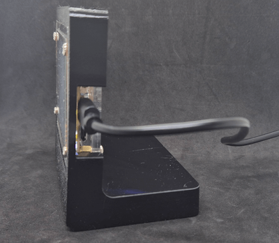 ESP32-2432S028-CYD - Ständer von der Seite