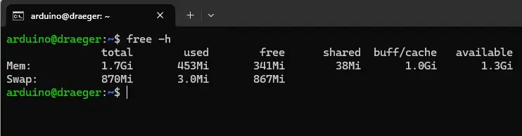 Ausgabe von free -h mit Arbeitsspeicher und Swap des Arduino UNO Q mit 2 GB RAM