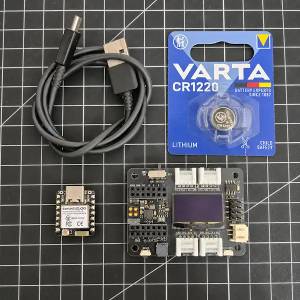 XIAO Expansion Board mit ESP32-C6, USB-Kabel und CR1220-Knopfzelle für die RTC
